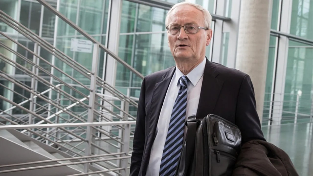 GERMANY: DID THE HEAD OF INTELLIGENCE TURN OUT TO BE A FOREIGN SPY?